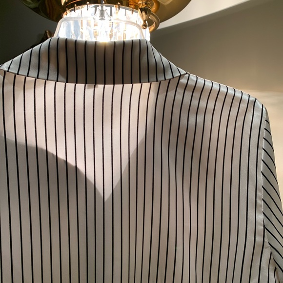 Jone New York Blouse Strip black in white.Excellent condition - Picture 14 of 16